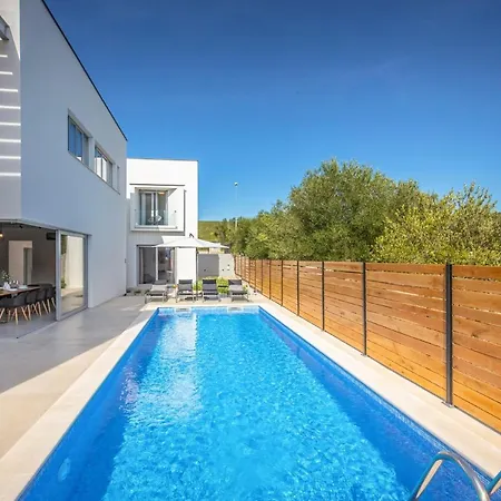 Villa Activia *